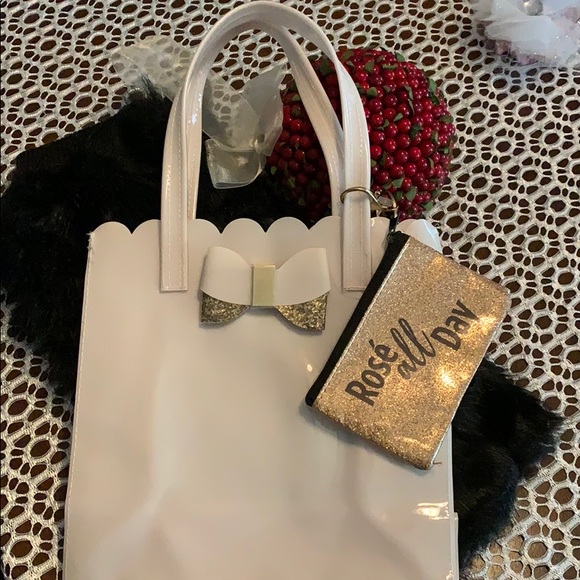 Handbags - 🔥Very stylish Gift bag with coin-pouch bonus!